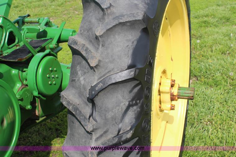 image for item G5385 1940 John Deere B tractor