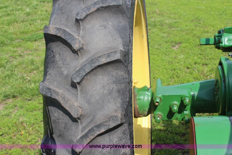 image for item G5385 1940 John Deere B tractor