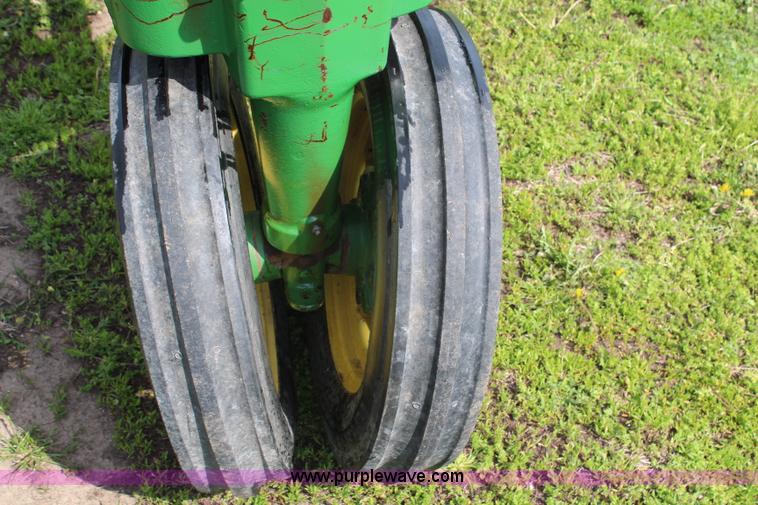 image for item G5385 1940 John Deere B tractor