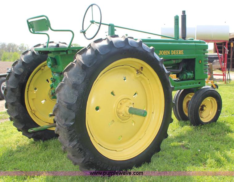 image for item G5394 1952 John Deere B tractor
