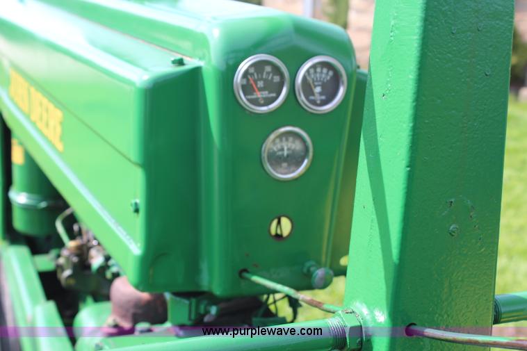 image for item G5394 1952 John Deere B tractor