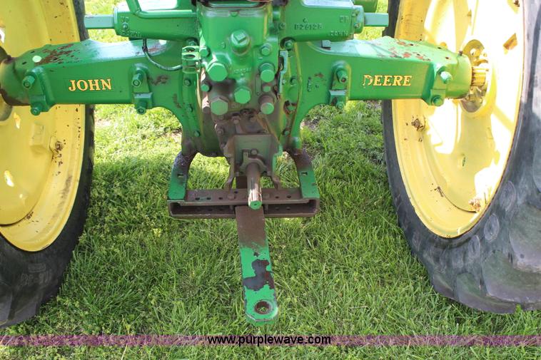 image for item G5394 1952 John Deere B tractor