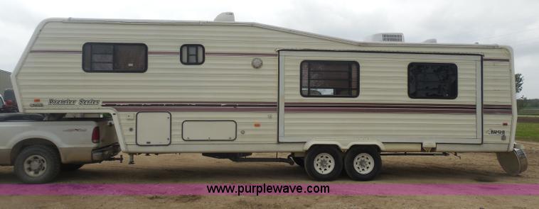 image for item H3182 1992 Nuwa Hitchhiker fifth wheel camper
