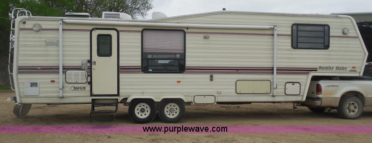 image for item H3182 1992 Nuwa Hitchhiker fifth wheel camper
