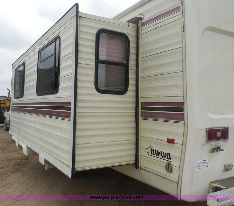 image for item H3182 1992 Nuwa Hitchhiker fifth wheel camper