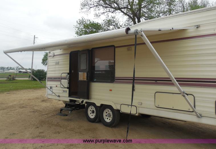 image for item H3182 1992 Nuwa Hitchhiker fifth wheel camper