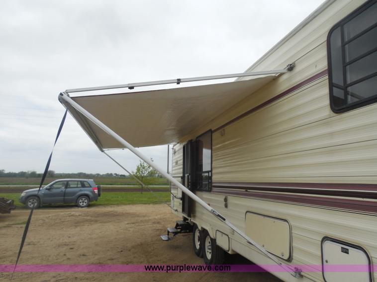 image for item H3182 1992 Nuwa Hitchhiker fifth wheel camper