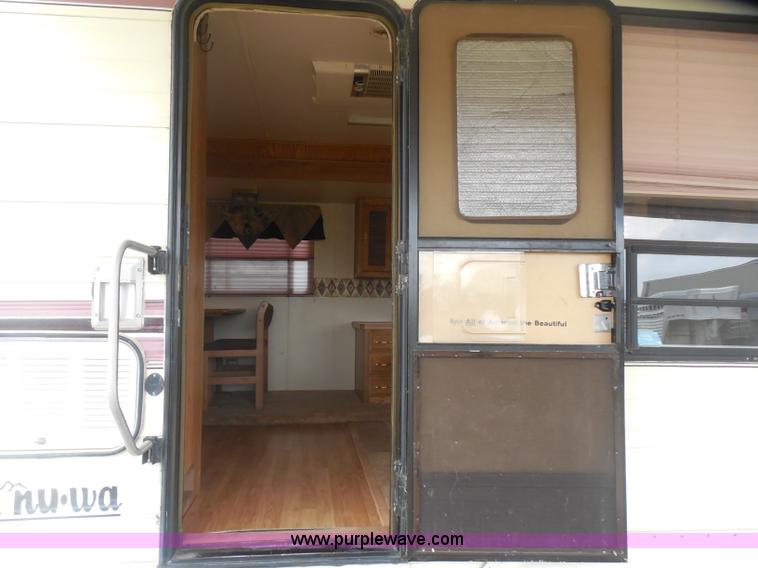 image for item H3182 1992 Nuwa Hitchhiker fifth wheel camper