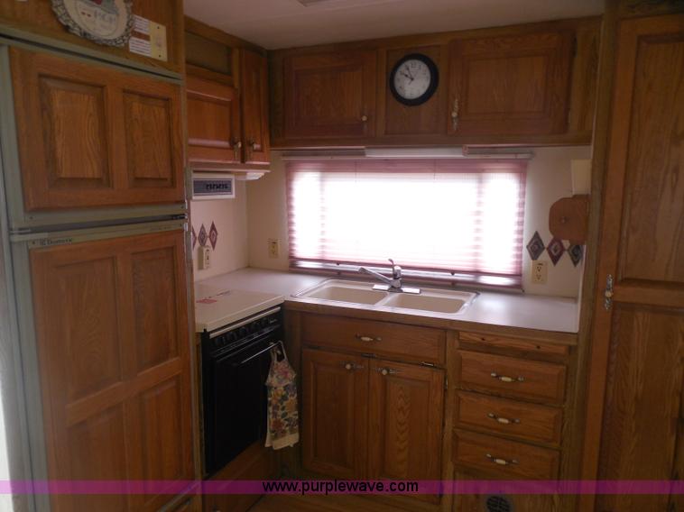 image for item H3182 1992 Nuwa Hitchhiker fifth wheel camper