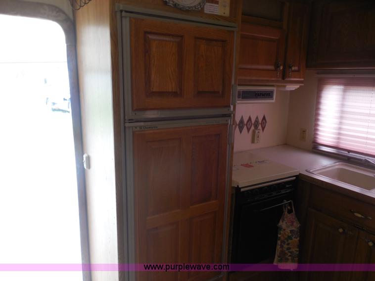 image for item H3182 1992 Nuwa Hitchhiker fifth wheel camper