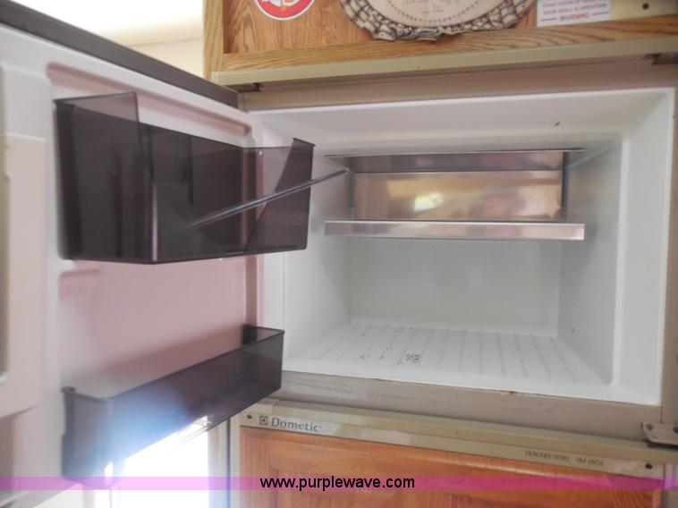 image for item H3182 1992 Nuwa Hitchhiker fifth wheel camper