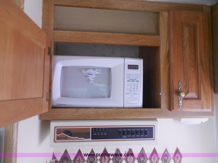 image for item H3182 1992 Nuwa Hitchhiker fifth wheel camper