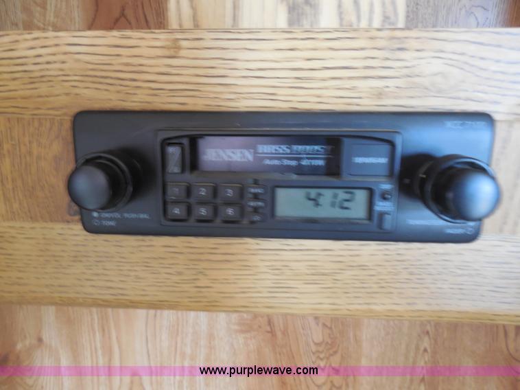 image for item H3182 1992 Nuwa Hitchhiker fifth wheel camper