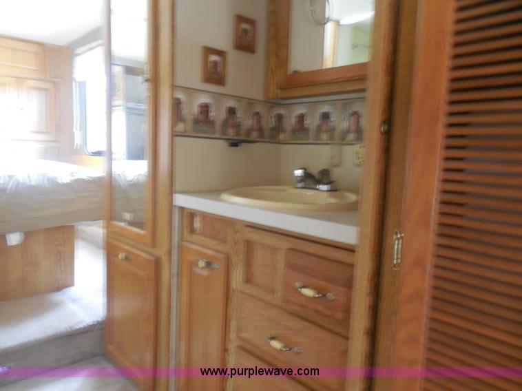 image for item H3182 1992 Nuwa Hitchhiker fifth wheel camper