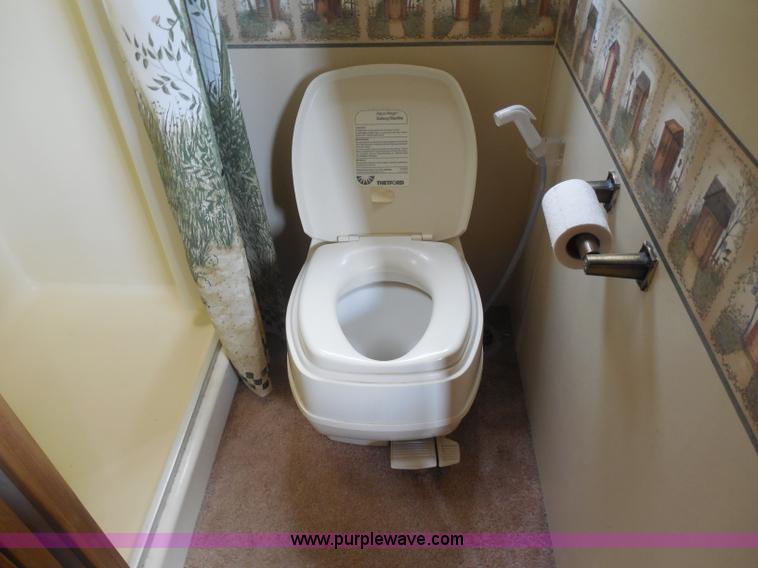 image for item H3182 1992 Nuwa Hitchhiker fifth wheel camper