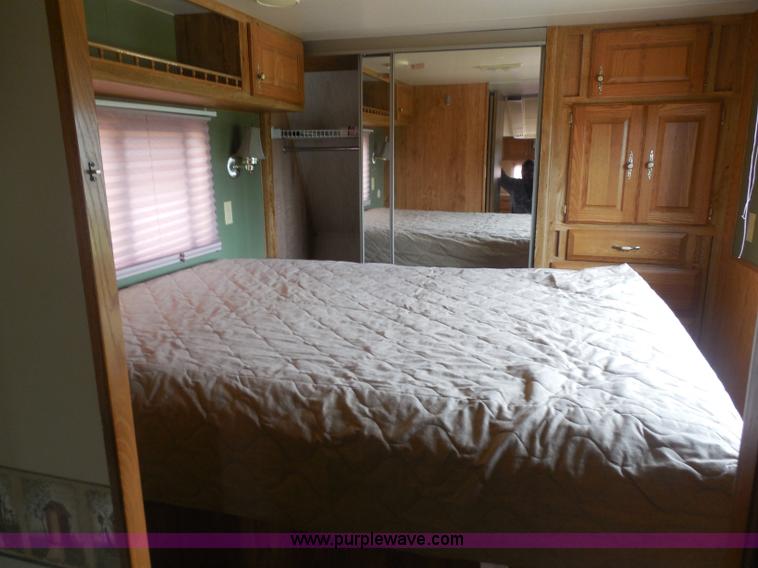 image for item H3182 1992 Nuwa Hitchhiker fifth wheel camper