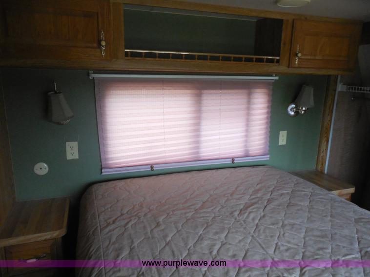 image for item H3182 1992 Nuwa Hitchhiker fifth wheel camper