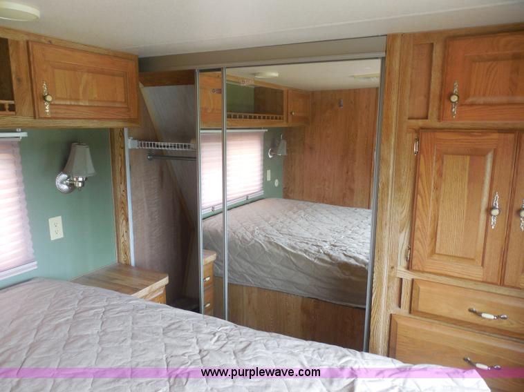 image for item H3182 1992 Nuwa Hitchhiker fifth wheel camper