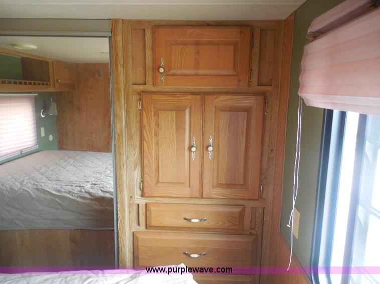 image for item H3182 1992 Nuwa Hitchhiker fifth wheel camper