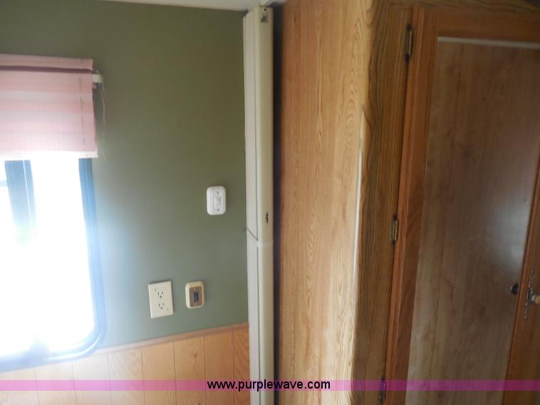 image for item H3182 1992 Nuwa Hitchhiker fifth wheel camper