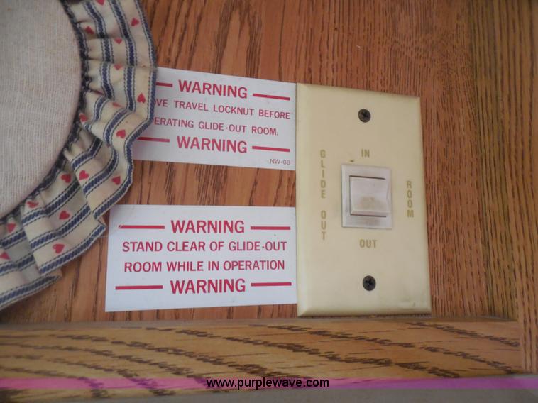 image for item H3182 1992 Nuwa Hitchhiker fifth wheel camper