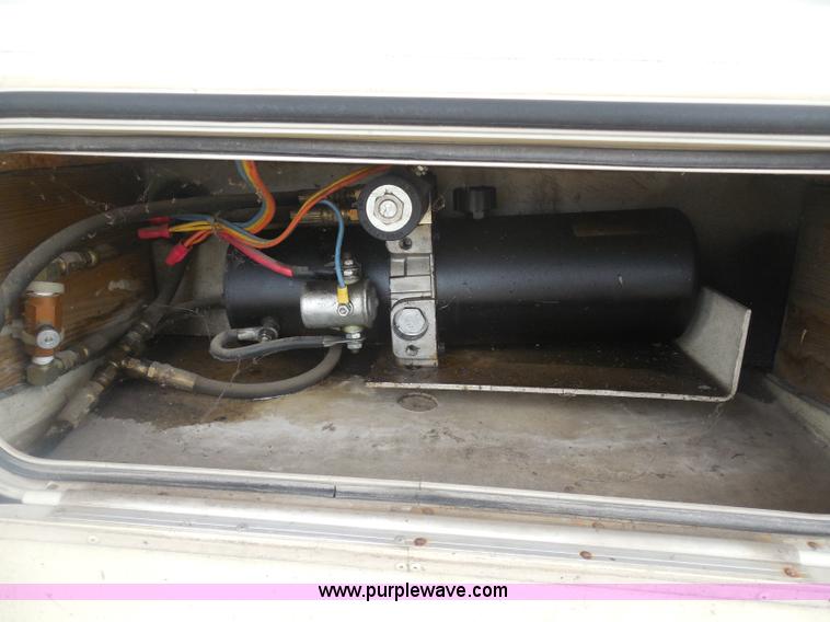 image for item H3182 1992 Nuwa Hitchhiker fifth wheel camper