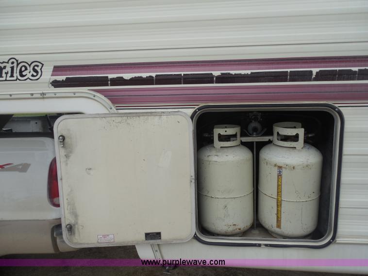 image for item H3182 1992 Nuwa Hitchhiker fifth wheel camper