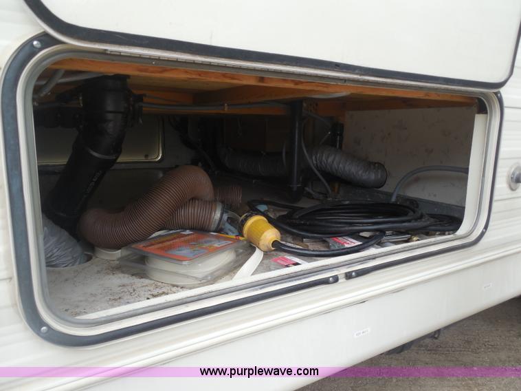 image for item H3182 1992 Nuwa Hitchhiker fifth wheel camper