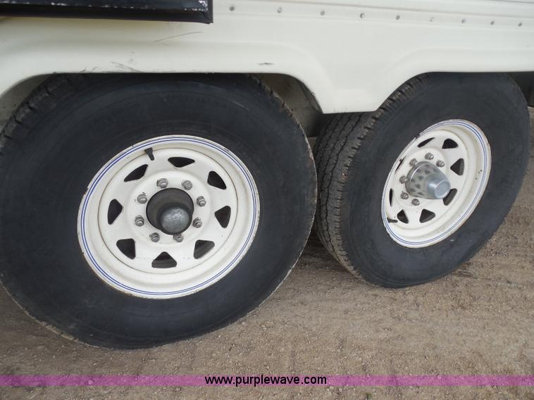 image for item H3182 1992 Nuwa Hitchhiker fifth wheel camper