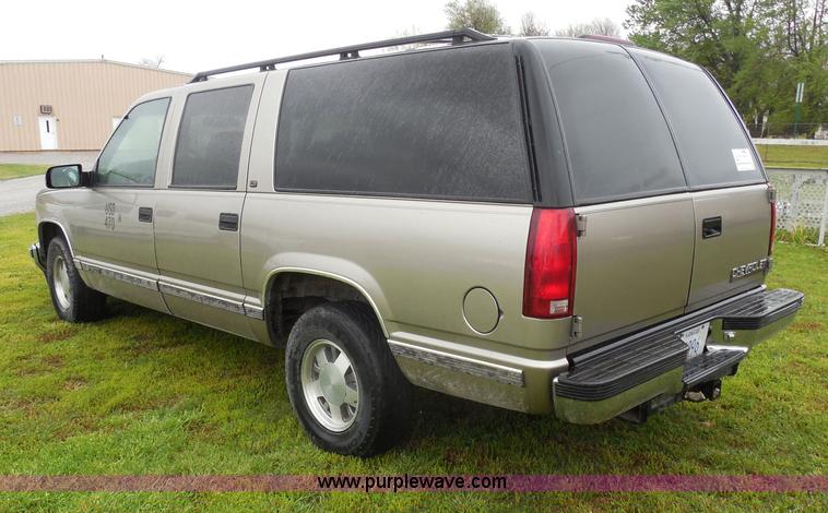 image for item H3221 1999 Chevrolet Suburban C1500 SUV