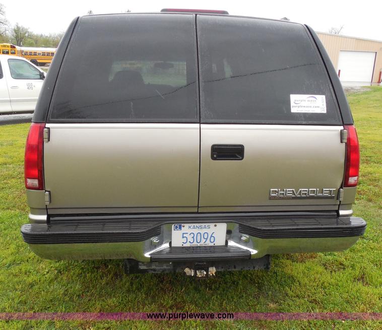 image for item H3221 1999 Chevrolet Suburban C1500 SUV