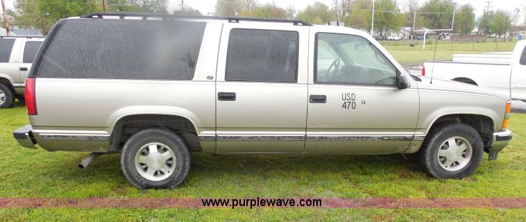 image for item H3221 1999 Chevrolet Suburban C1500 SUV