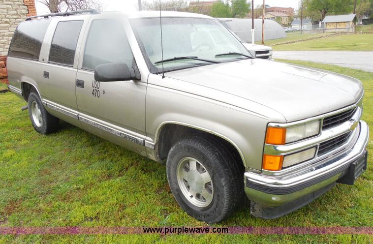 image for item H3221 1999 Chevrolet Suburban C1500 SUV