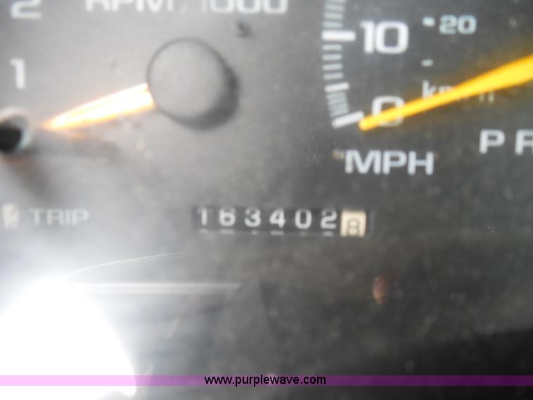 image for item H3221 1999 Chevrolet Suburban C1500 SUV