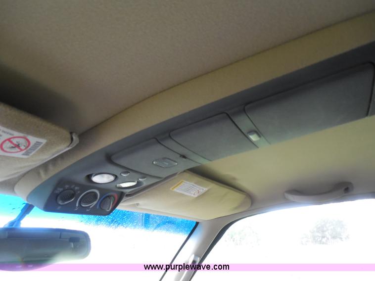 image for item H3221 1999 Chevrolet Suburban C1500 SUV