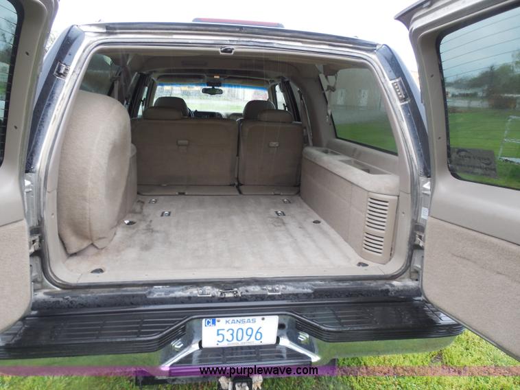 image for item H3221 1999 Chevrolet Suburban C1500 SUV