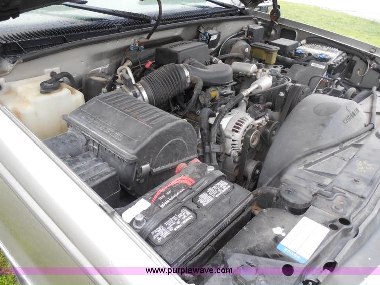 image for item H3221 1999 Chevrolet Suburban C1500 SUV