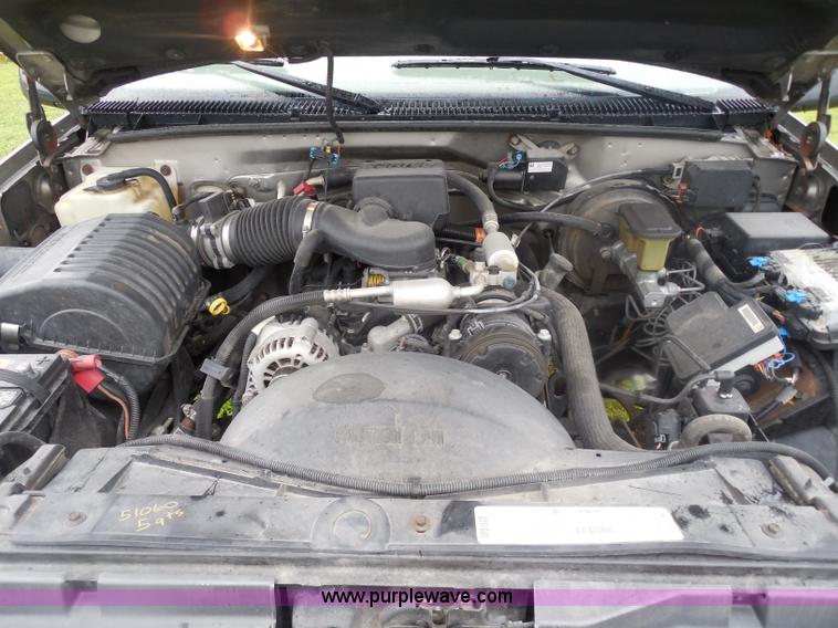 image for item H3221 1999 Chevrolet Suburban C1500 SUV