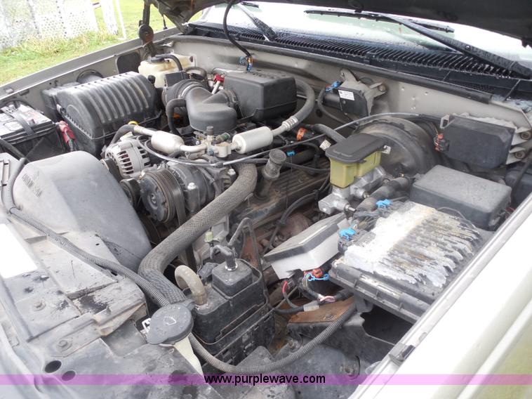 image for item H3221 1999 Chevrolet Suburban C1500 SUV