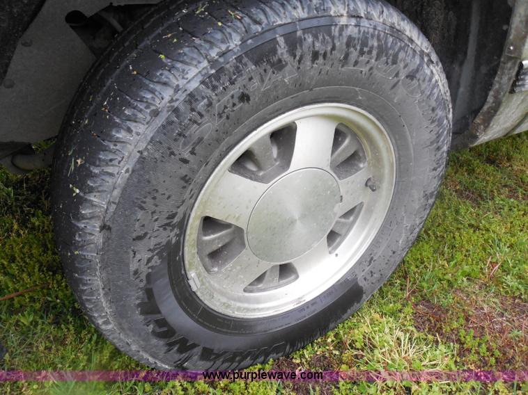 image for item H3221 1999 Chevrolet Suburban C1500 SUV