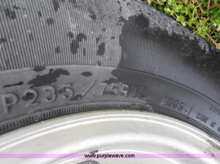 image for item H3221 1999 Chevrolet Suburban C1500 SUV