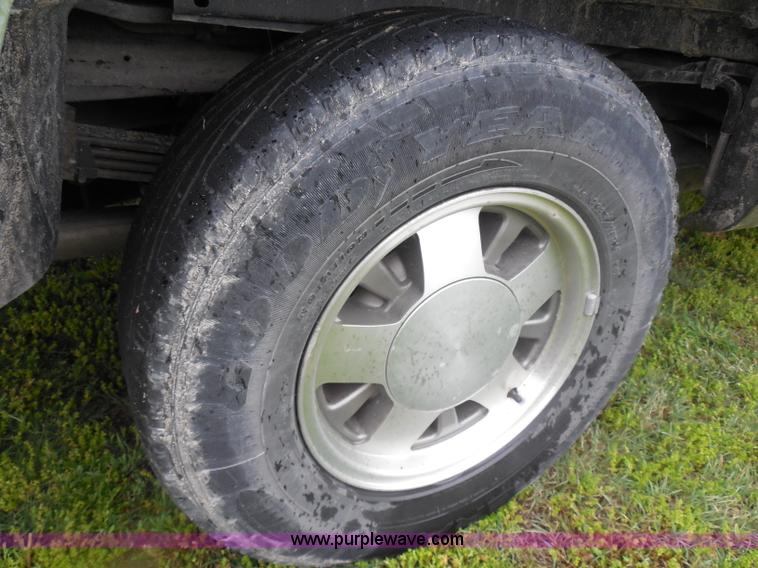 image for item H3221 1999 Chevrolet Suburban C1500 SUV
