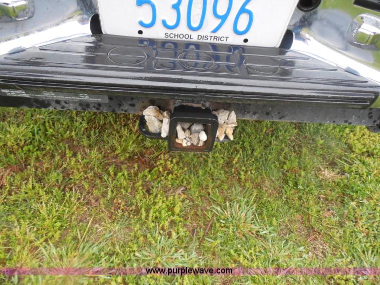 image for item H3221 1999 Chevrolet Suburban C1500 SUV