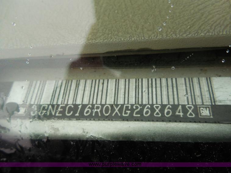 image for item H3221 1999 Chevrolet Suburban C1500 SUV