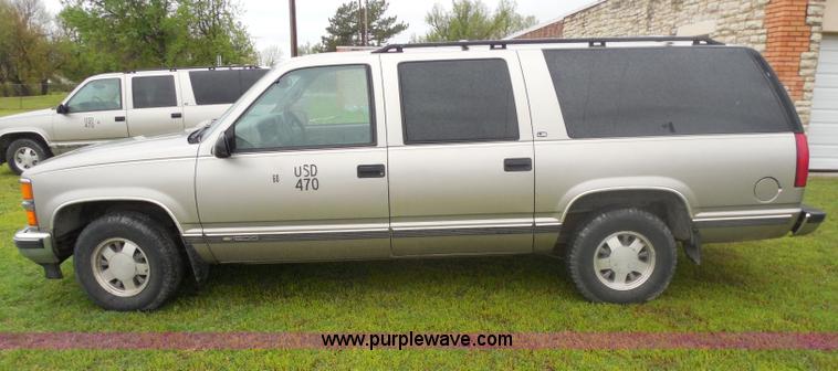 image for item H3223 1999 Chevrolet Suburban C1500 SUV
