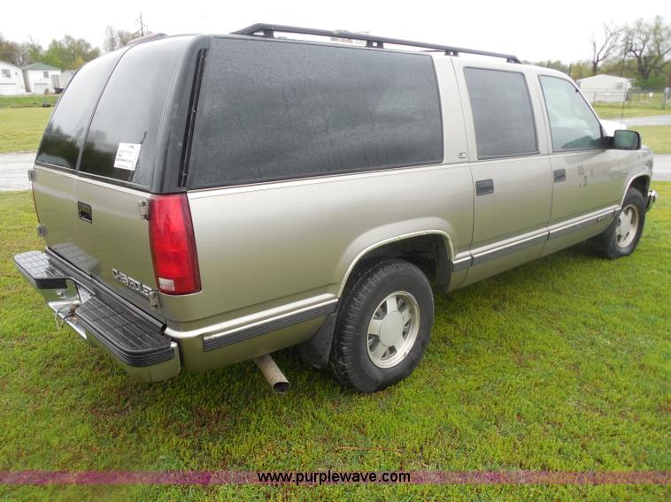 image for item H3223 1999 Chevrolet Suburban C1500 SUV