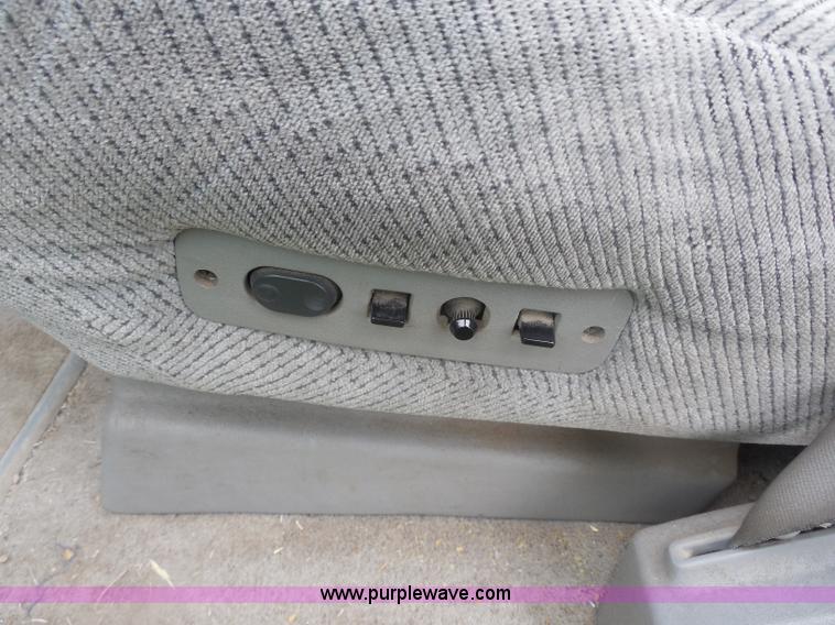 image for item H3223 1999 Chevrolet Suburban C1500 SUV