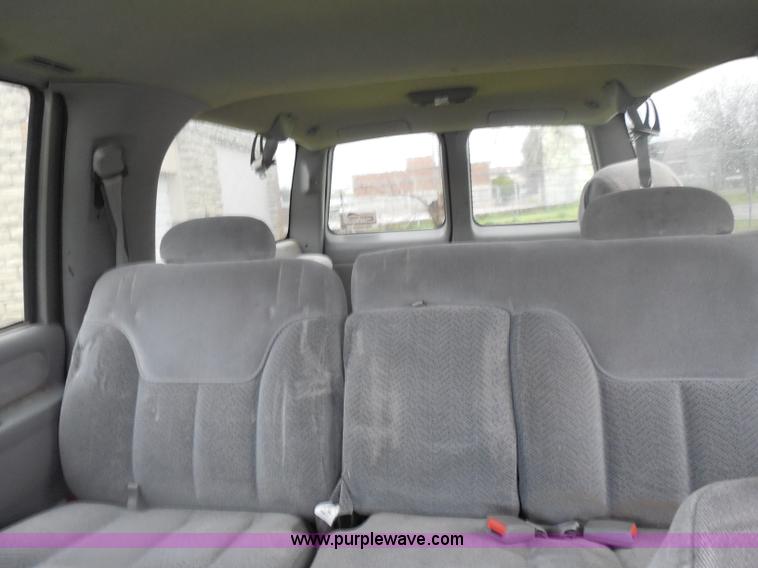 image for item H3223 1999 Chevrolet Suburban C1500 SUV