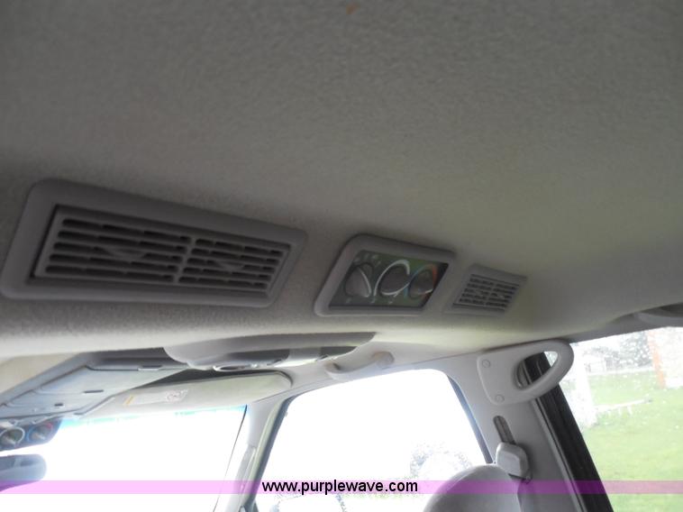 image for item H3223 1999 Chevrolet Suburban C1500 SUV