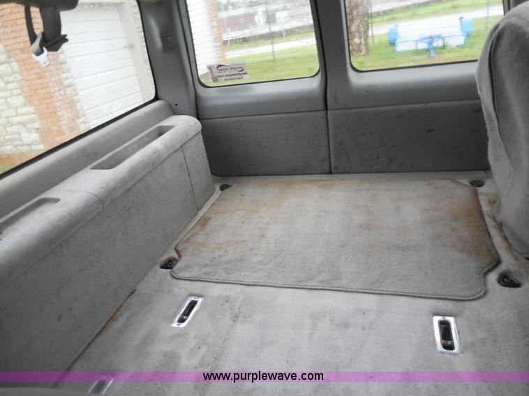 image for item H3223 1999 Chevrolet Suburban C1500 SUV